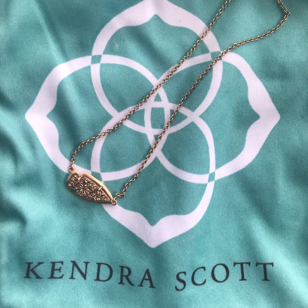 Kendra Scott necklace. Like new!!